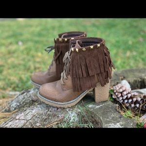 Brown Lace up Boots